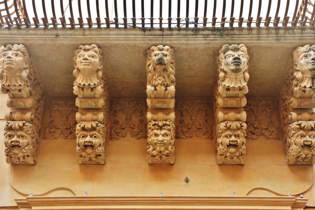 Foto: Ménsulas - Noto (Sicily), Italia