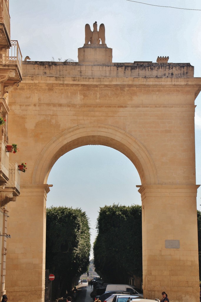 Foto: Puerta Real - Noto (Sicily), Italia