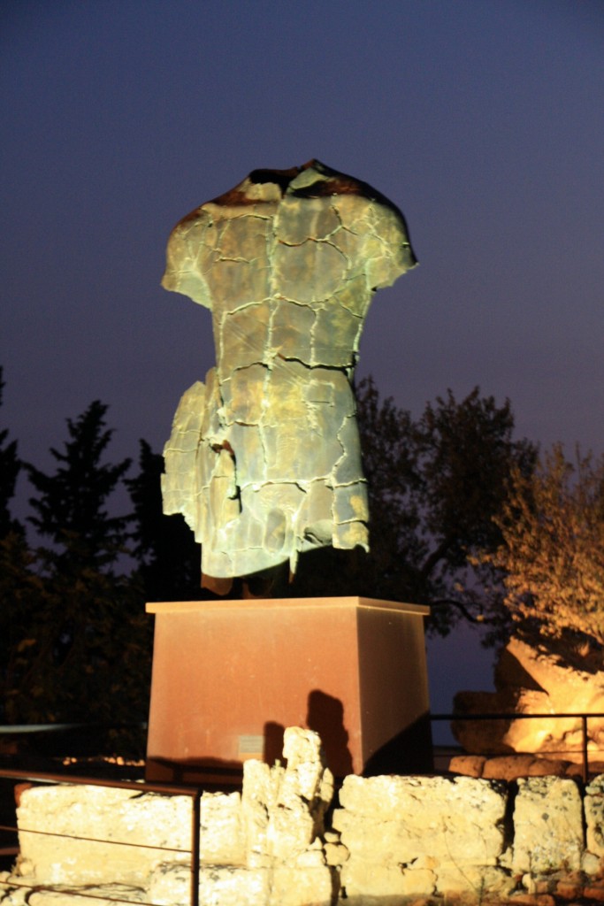 Foto: Estátua en el Valle de los Templos - Agrigento (Sicily), Italia