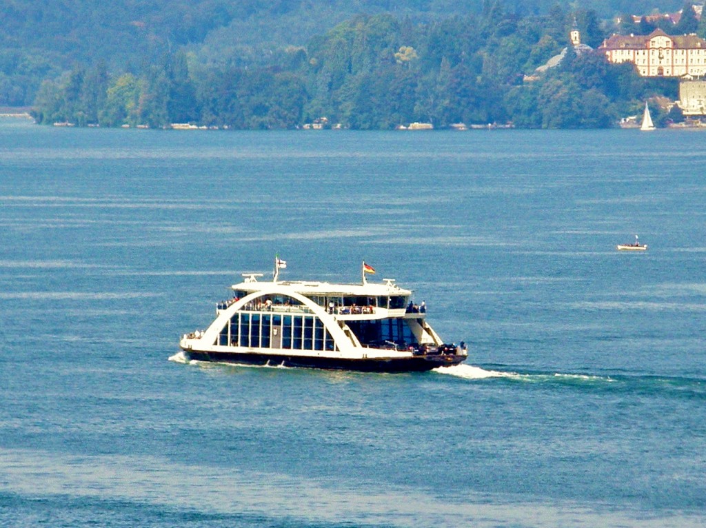 Foto: Barco cruzando el lago Constanza - Meersburg (Baden-Württemberg), Alemania