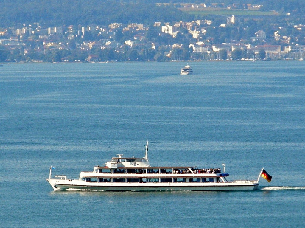 Foto: Barco cruzando el lago Constanza - Meersburg (Baden-Württemberg), Alemania