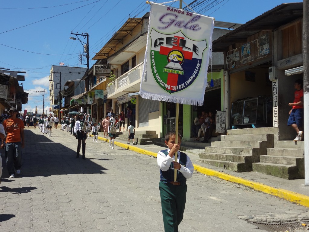 Foto: Banda de gala del CELE - Shell (Pastaza), Ecuador