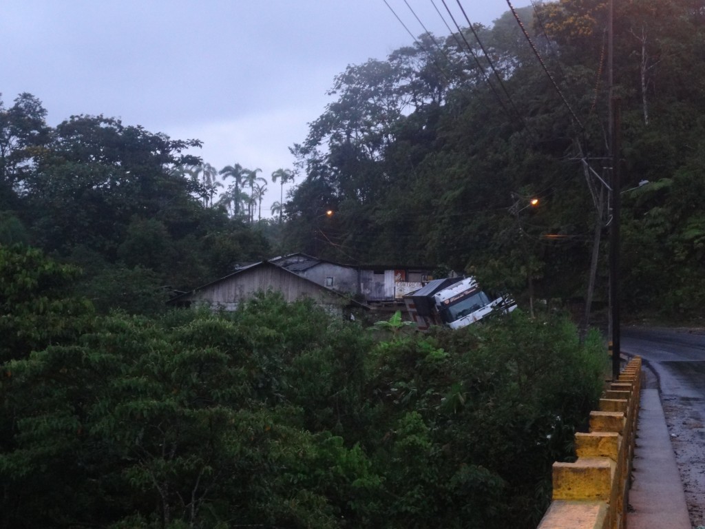 Foto: Vehículo fuera de vía - Shell, Ecuador