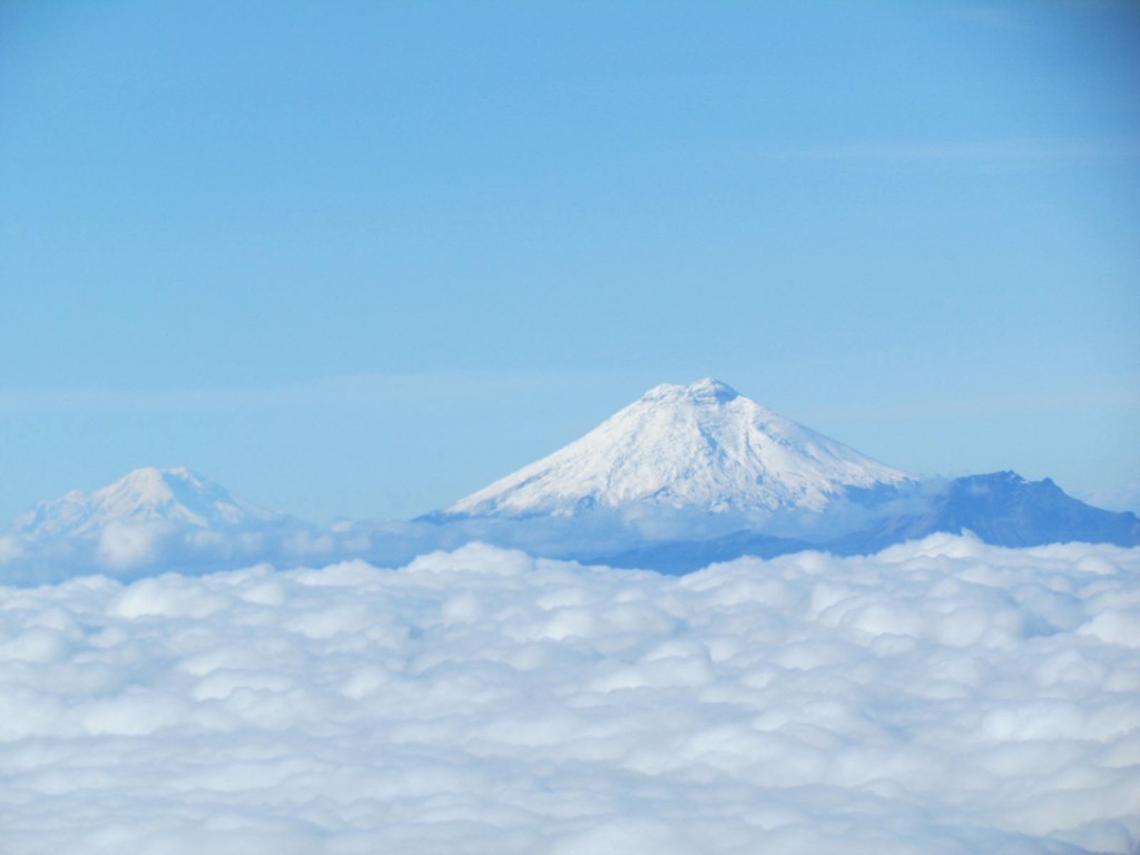 Foto: Cotopaxi desde Cayambe - Cayambe (Pichincha), Ecuador