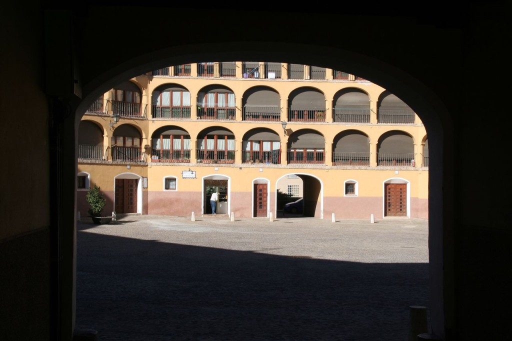 Foto: Coso de la Plaza de Toros Vieja de Tarazona sacado a contraluz - Tarazona (Zaragoza), España