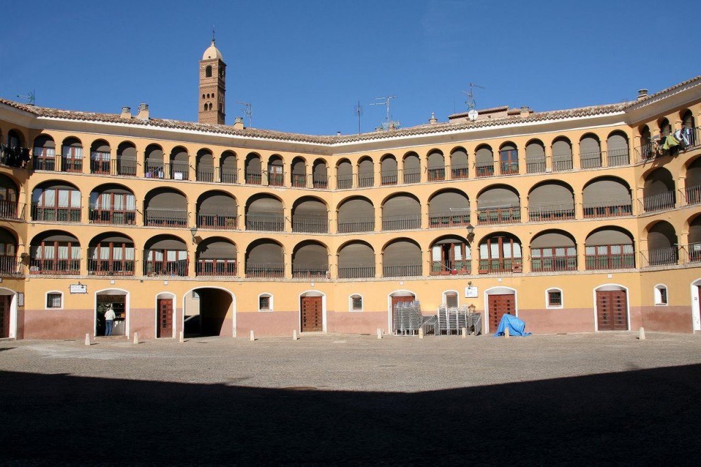 Foto: Sol y sombra en la Plaza de Toros Vieja de Tarazona - Tarazona (Zaragoza), España