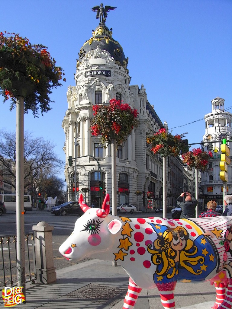 Foto: Vacas por la calle de Alcalá. - Madrid (Comunidad de Madrid), España