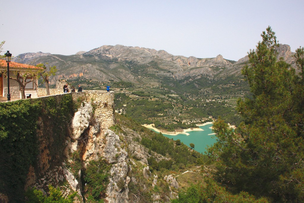 Foto: Vistas desde el pueblo - El castell de Guadalest (Alicante), España