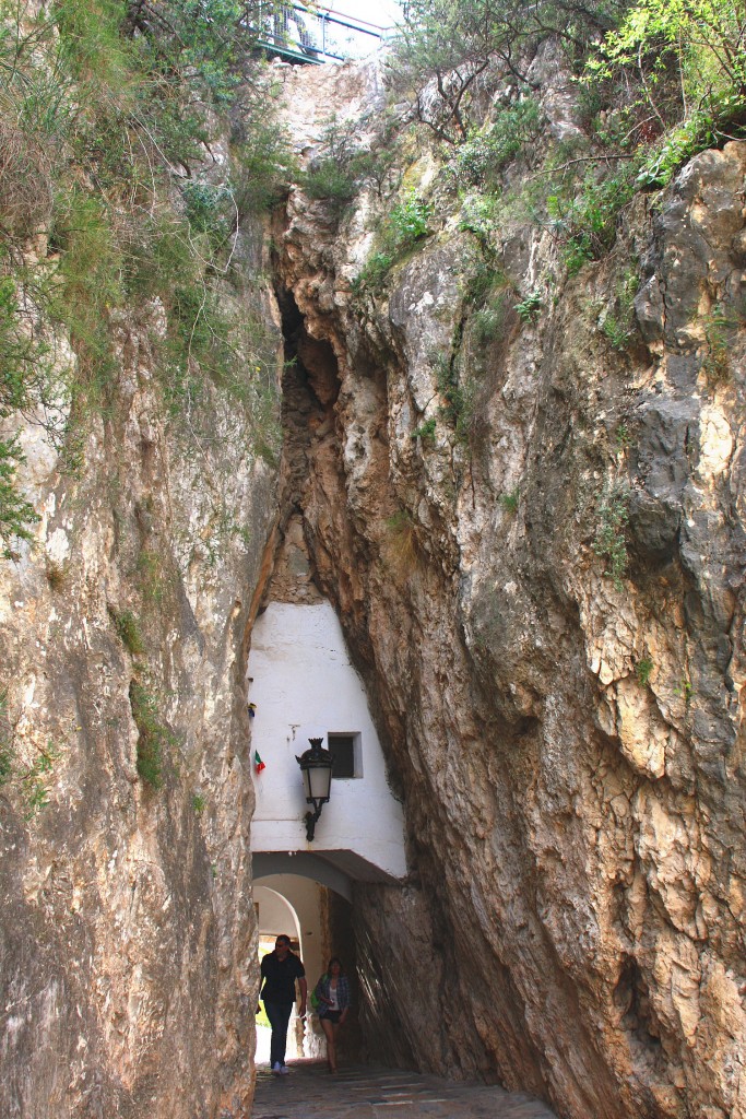 Foto: Entrada al centro histórico - El castell de Guadalest (Alicante), España