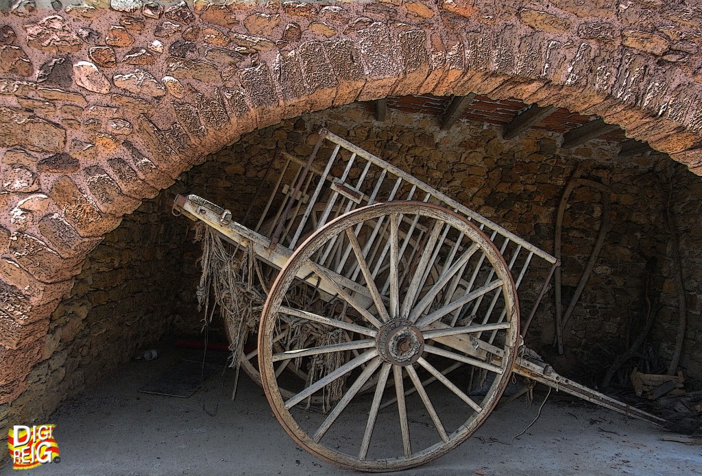 Foto: Recuerdos del pasado. - Monells (Girona), España