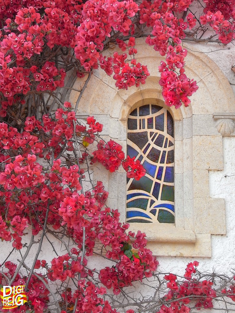Foto: Ventana de la iglesia de la Villa - Platja d'Aro (Girona), España