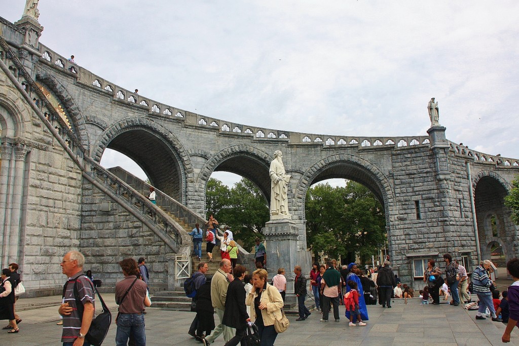 Foto: Plaza de la basílica - Lourdes (Midi-Pyrénées), Francia