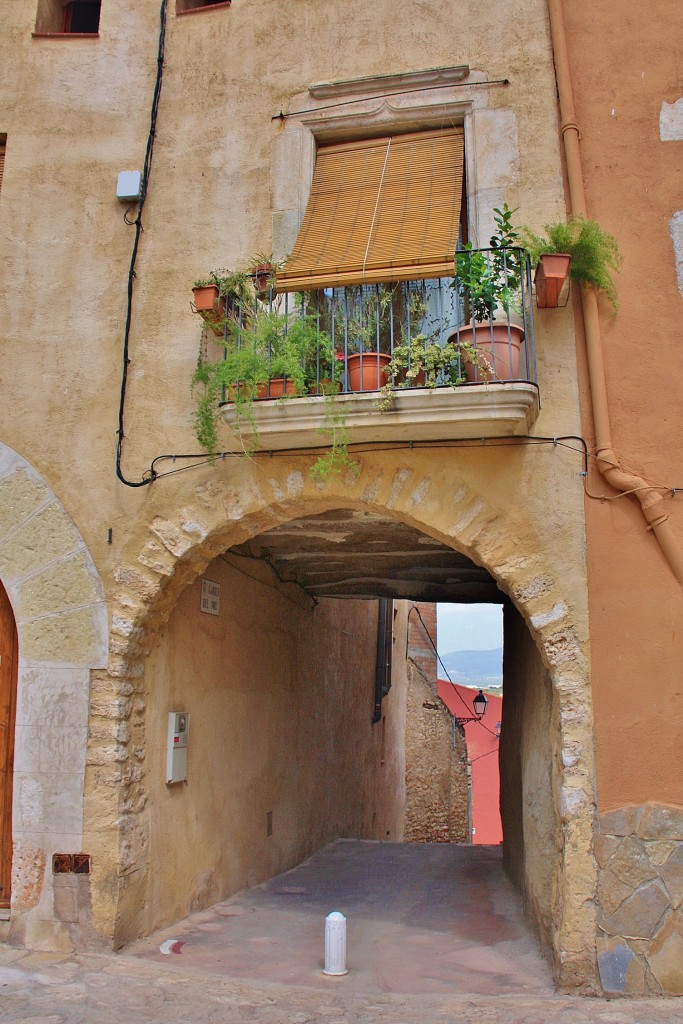 Foto: Puerta del centro histórico - Aliò (Tarragona), España