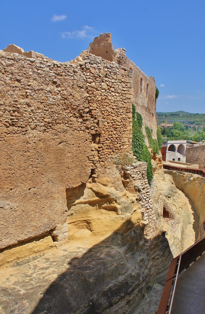 Foto: Foso del castillo - El Catllar (Tarragona), España