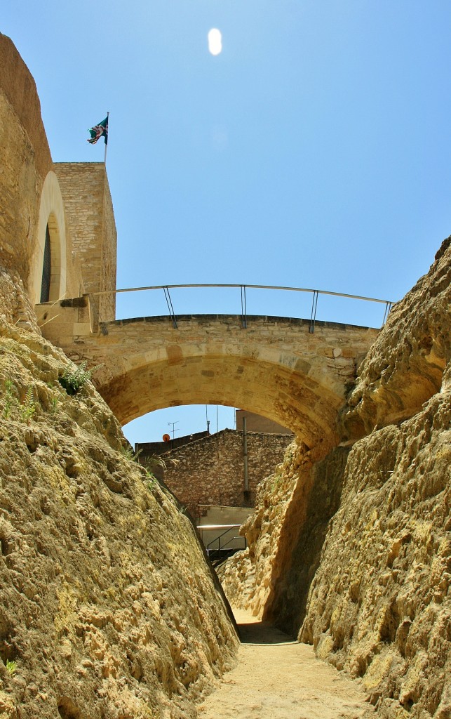 Foto: Foso del castillo y puente - El Catllar (Tarragona), España