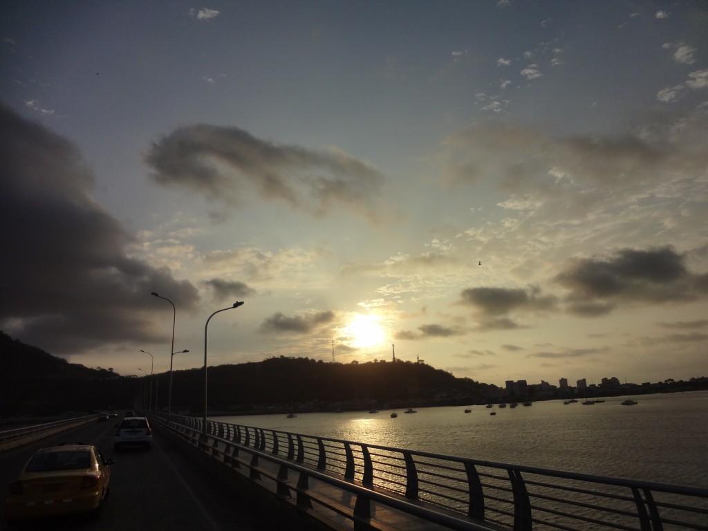 Foto: Entrando al Puente - San Vicente (Manabí), Ecuador