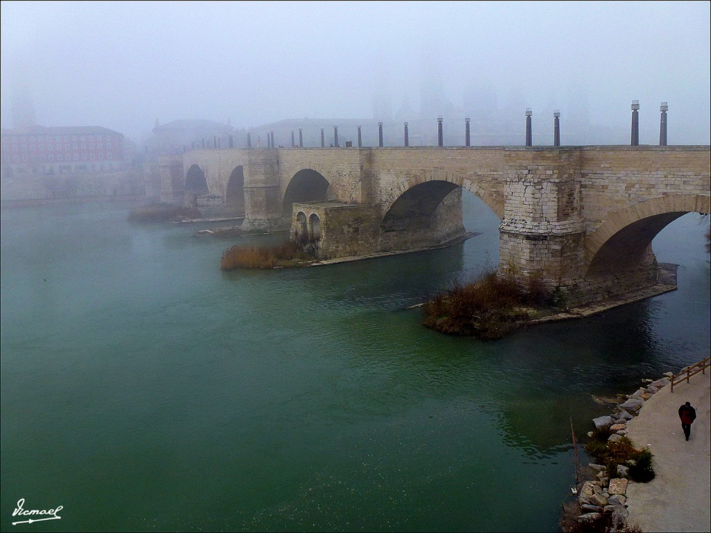 Foto: 120115-08 NIEBLA EN EL EBRO  PUENTE PÌEDRA - Zaragoza (Aragón), España