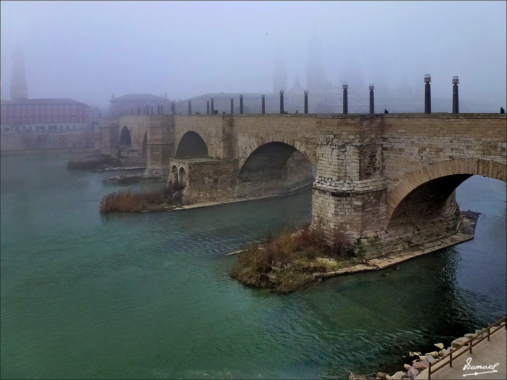 Foto: 120115-14 NIEBLA EN EL EBRO  PUENTE PÌEDRA - Zaragoza (Aragón), España