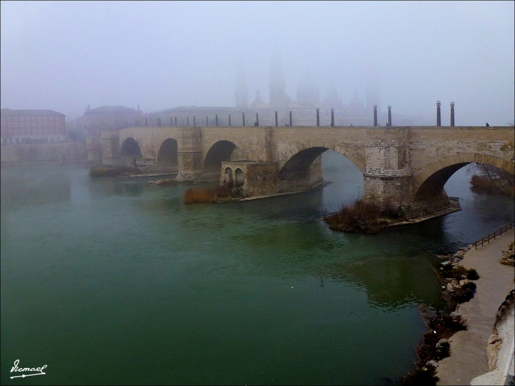 Foto: 120115-15 NIEBLA EN EL EBRO  PUENTE PÌEDRA - Zaragoza (Aragón), España