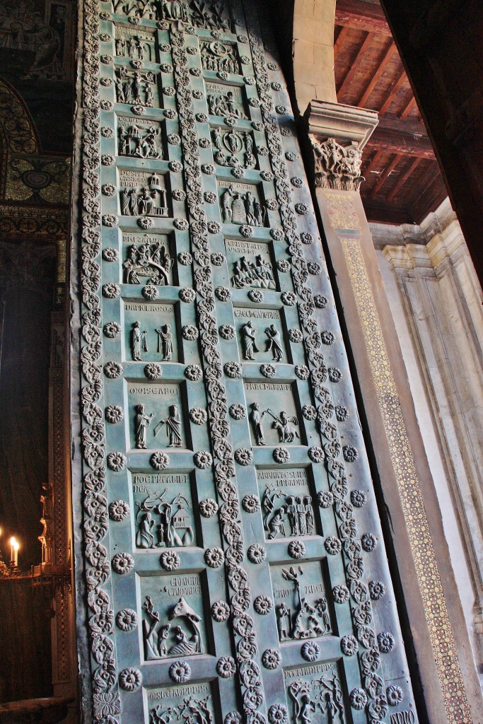 Foto: Puerta de la catedral - Monreale (Sicily), Italia