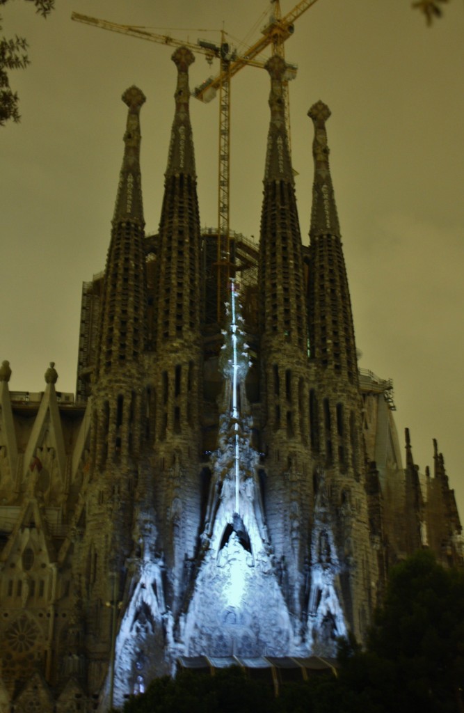 Foto: Ilumunacón de la Sagrada Familia - Barcelona (Cataluña), España