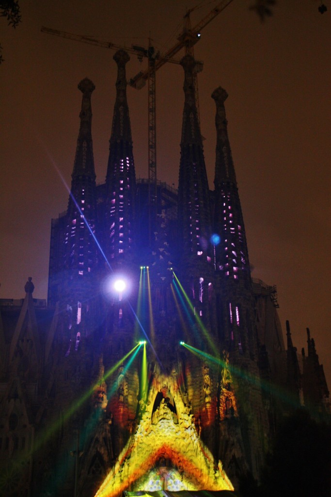 Foto: Ilumunacón de la Sagrada Familia - Barcelona (Cataluña), España