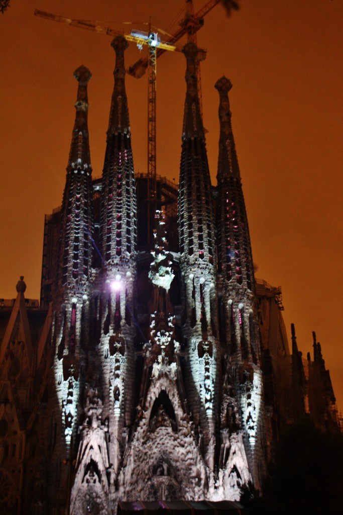 Foto: Ilumunacón de la Sagrada Familia - Barcelona (Cataluña), España