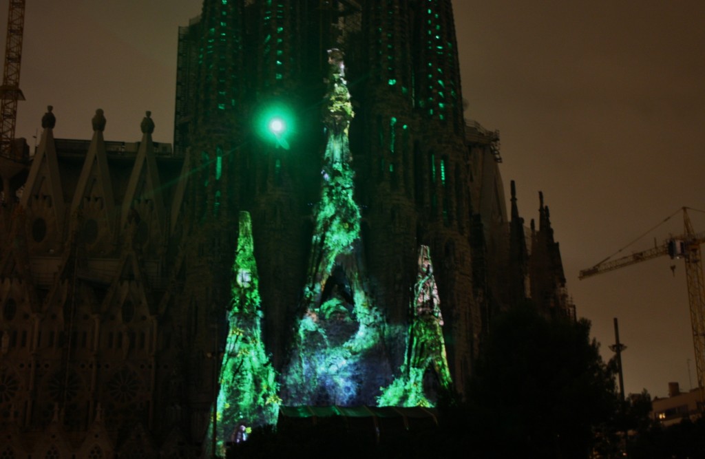 Foto: Ilumunación de la Sagrada Familia - Barcelona (Cataluña), España