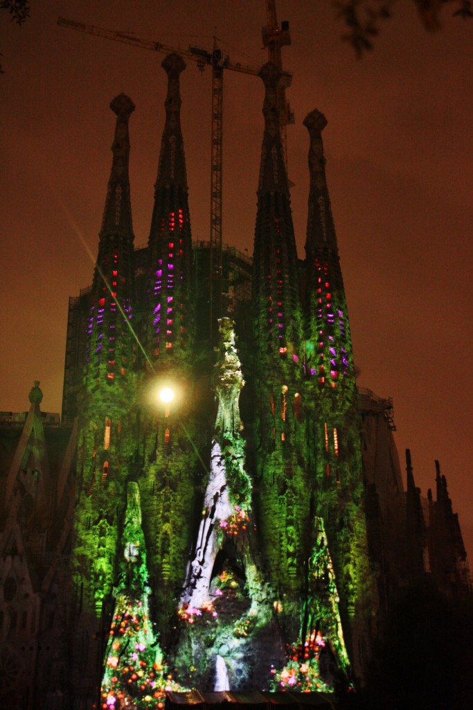 Foto: Ilumunación de la Sagrada Familia - Barcelona (Cataluña), España