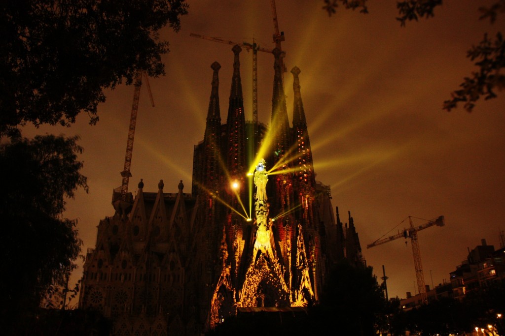 Foto: Ilumunación de la Sagrada Familia - Barcelona (Cataluña), España