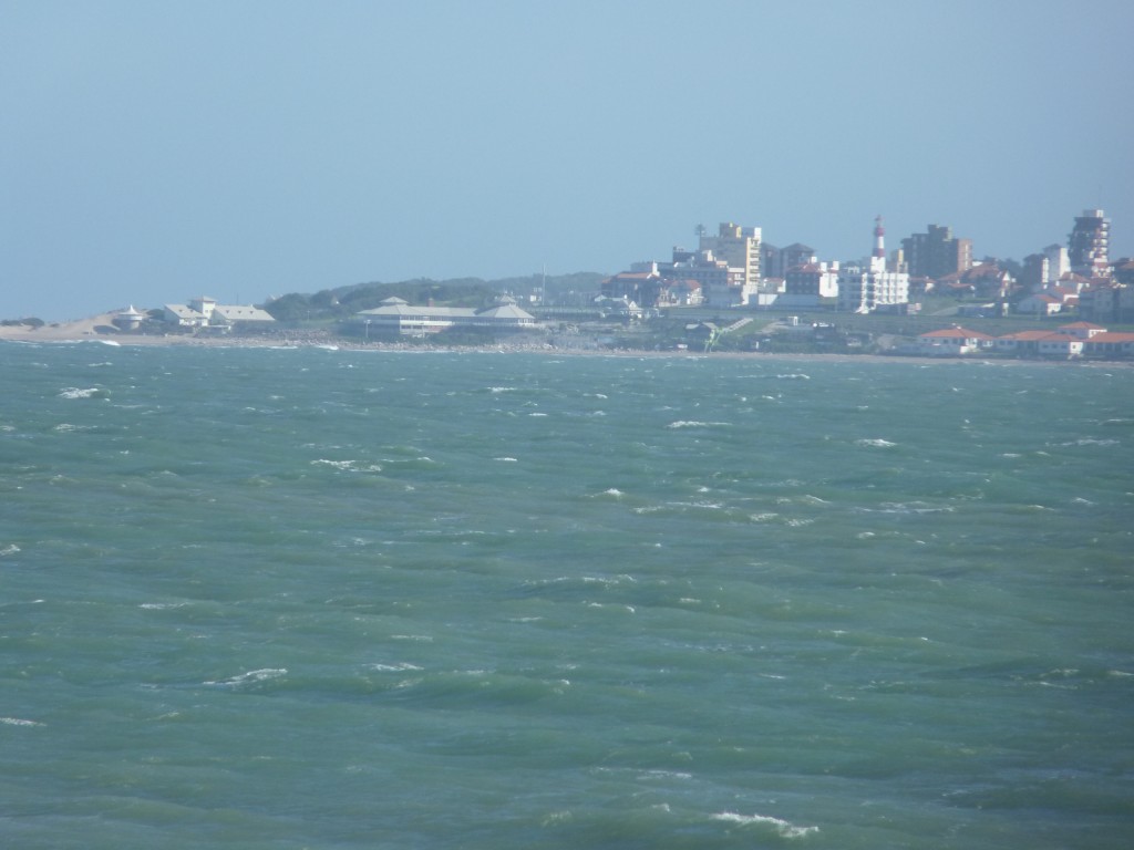 Foto: Edificios desde la escollera sur - Mar del Plata (Buenos Aires), Argentina