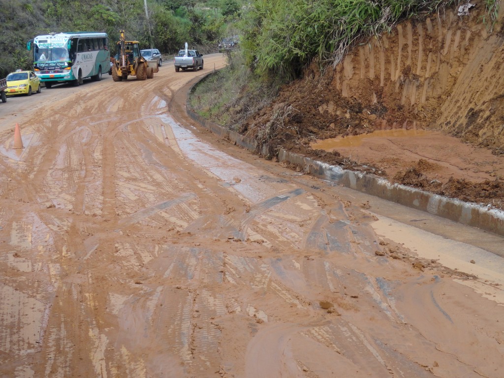 Foto: El avance de las carreteras - Puyo (Pastaza), Ecuador