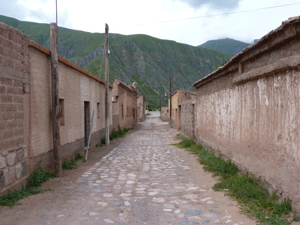 Foto: Calles del pueblo. - Tumbaya (Jujuy), Argentina