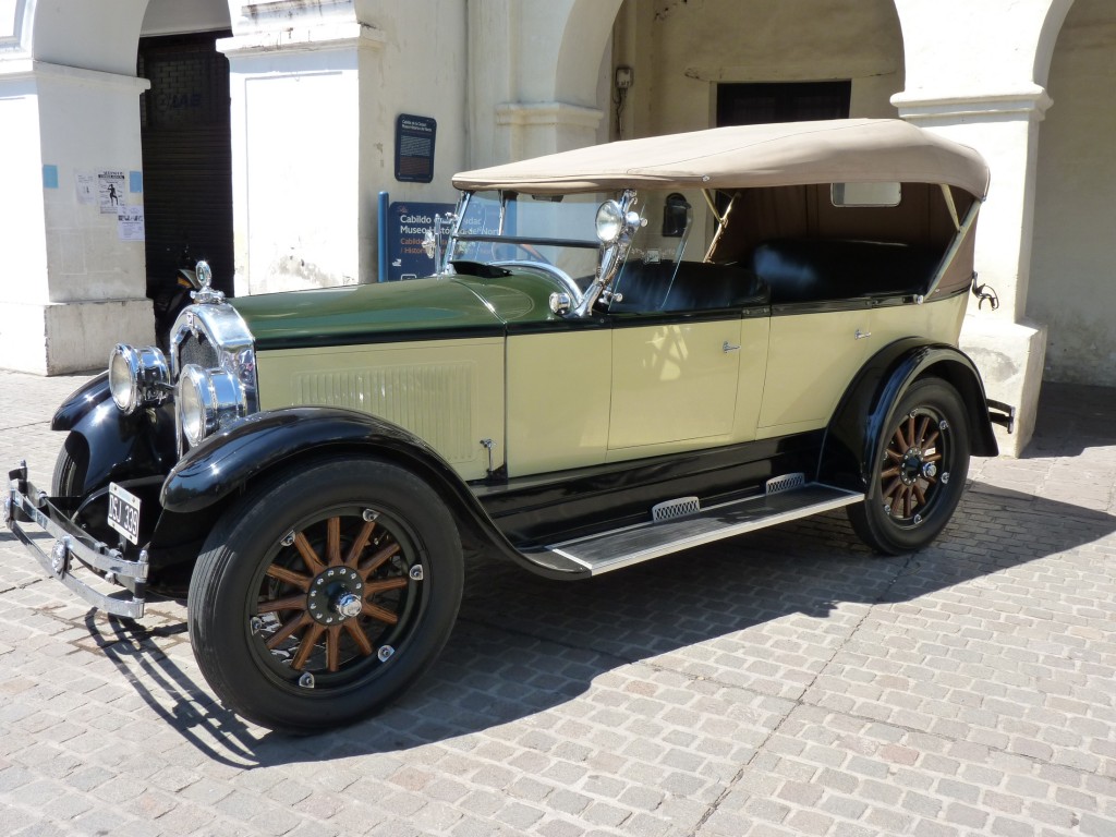 Foto: Exposición de autos antiguos. - Salta, Argentina