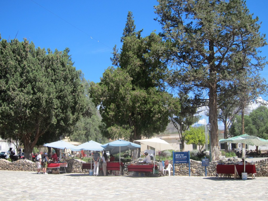 Foto: Plaza - Cachi (Salta), Argentina