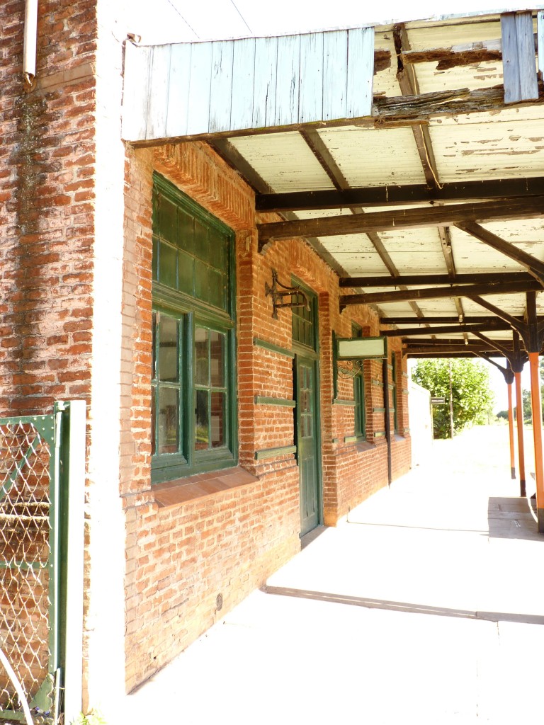 Foto: Estación de tren. - Uribelarrea (Buenos Aires), Argentina