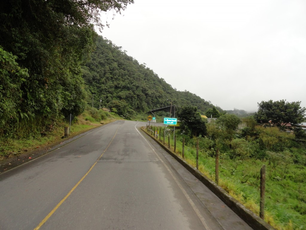 Foto: Carretera - Reventador (Sucumbios), Ecuador