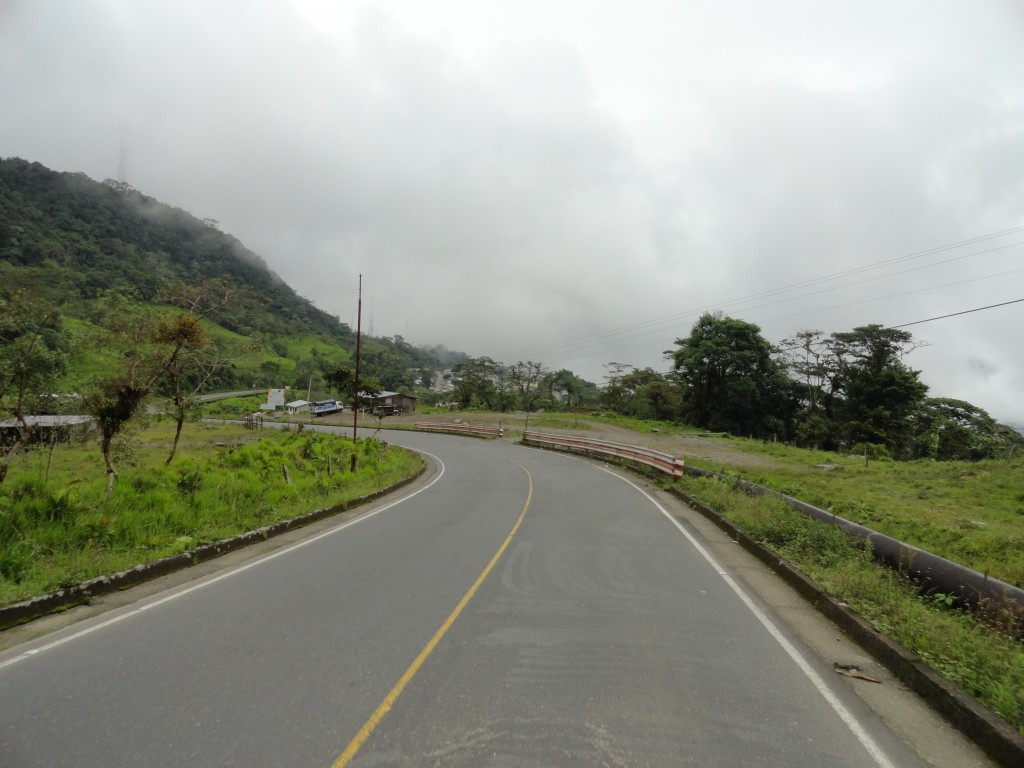 Foto: Carretera - Reventador (Sucumbios), Ecuador