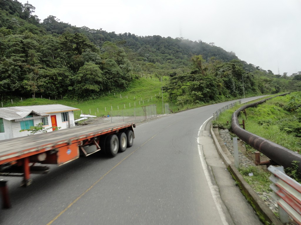 Foto: Carretera - Reventador (Sucumbios), Ecuador