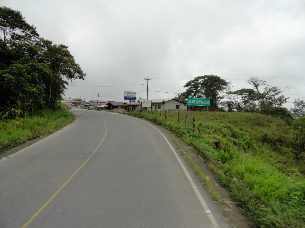 Foto: Carretera - Reventador (Sucumbios), Ecuador