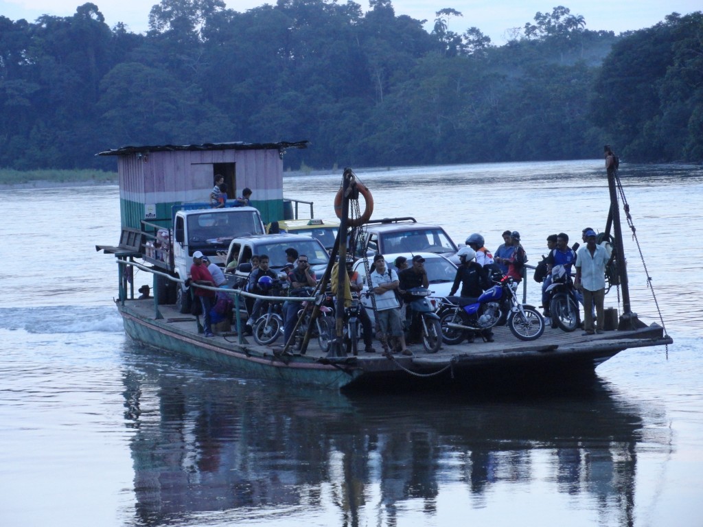 Foto: Gabarra - Nueva Loja (Lago Agrio) (Sucumbios), Ecuador