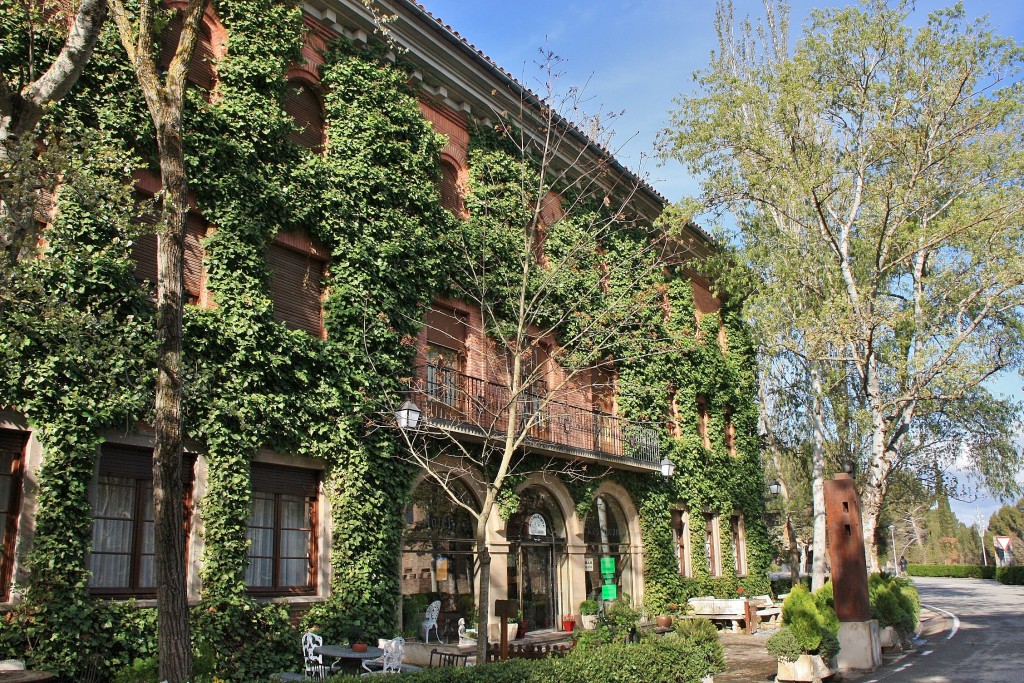 Foto: Edificio junto al castillo - Javier (Navarra), España