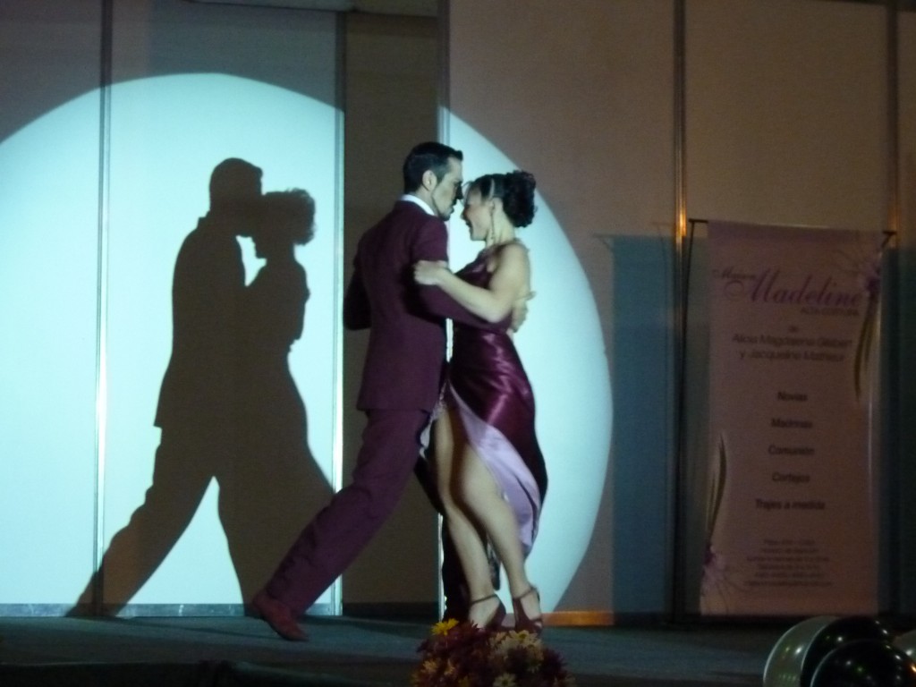 Foto: Bailando la milonga - Ciudad de Buenos Aires (Buenos Aires), Argentina