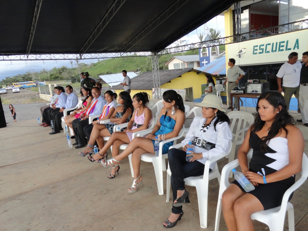 Foto: Tribuna - Simón Bolívar (Mushullacta) (Pastaza), Ecuador