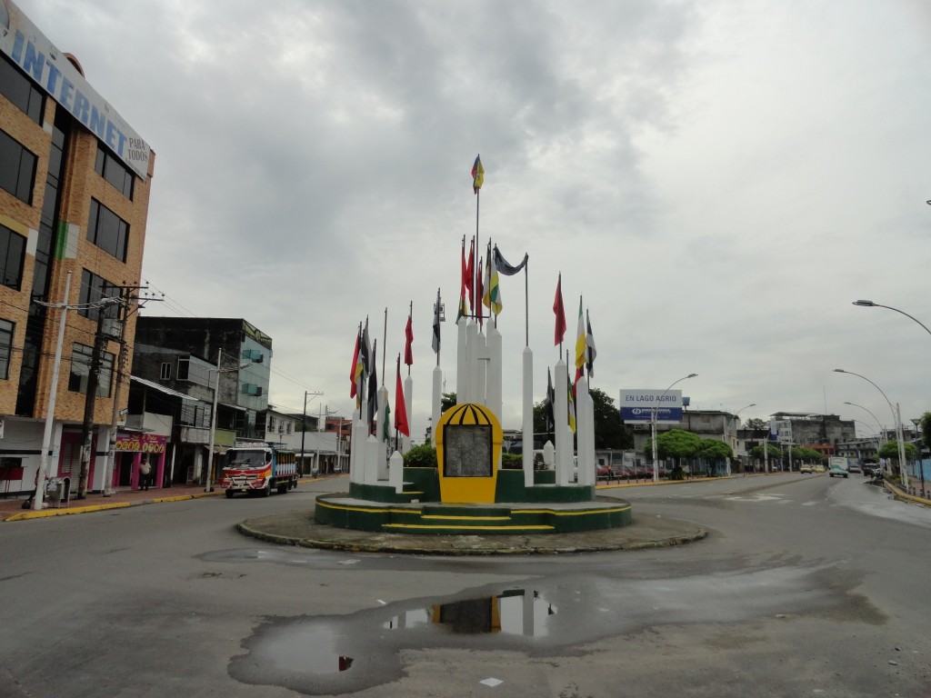 Foto: Monumento - Lago Agrio (Sucumbios), Ecuador