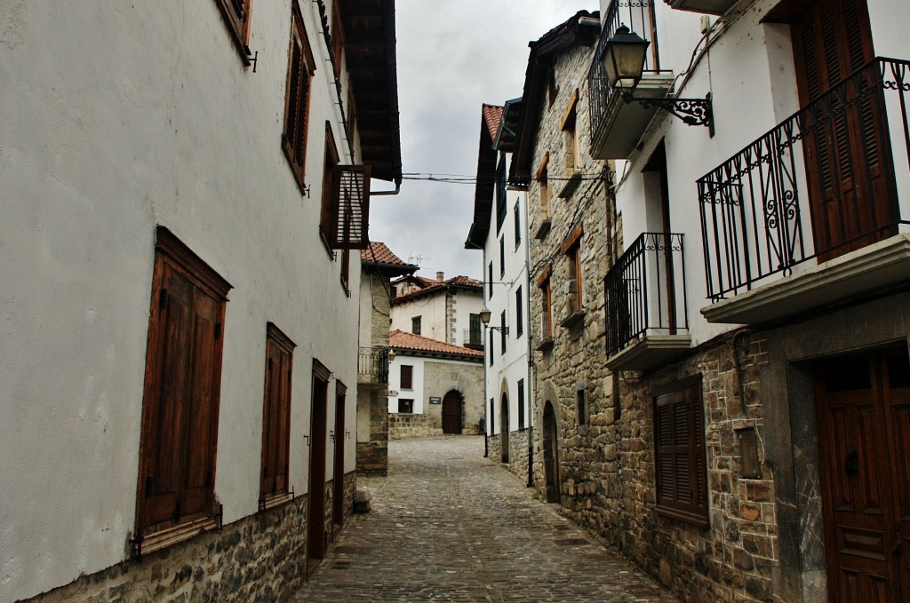 Foto: Vista del pueblo - Roncal (Navarra), España