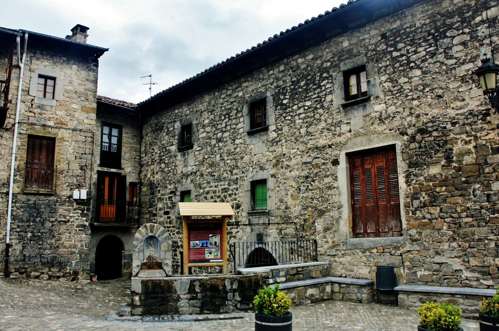 Foto: Vista del pueblo - Roncal (Navarra), España