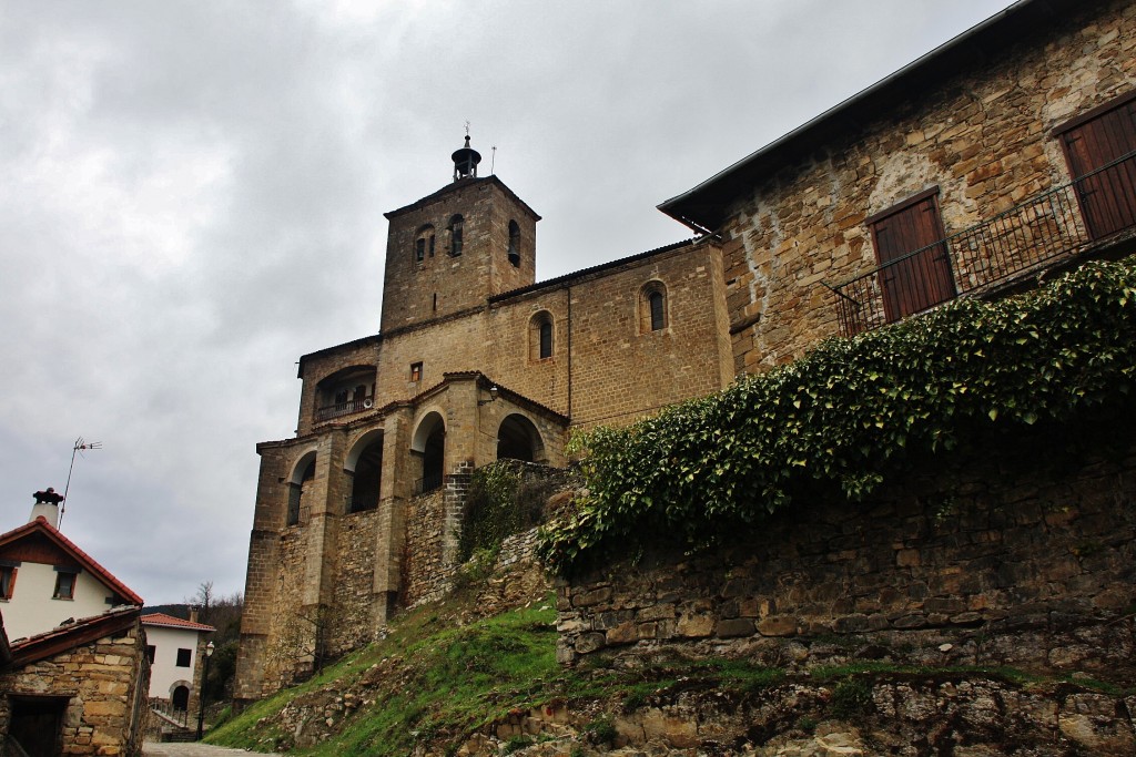 Foto: Iglesia de San Esteban - Roncal (Navarra), España