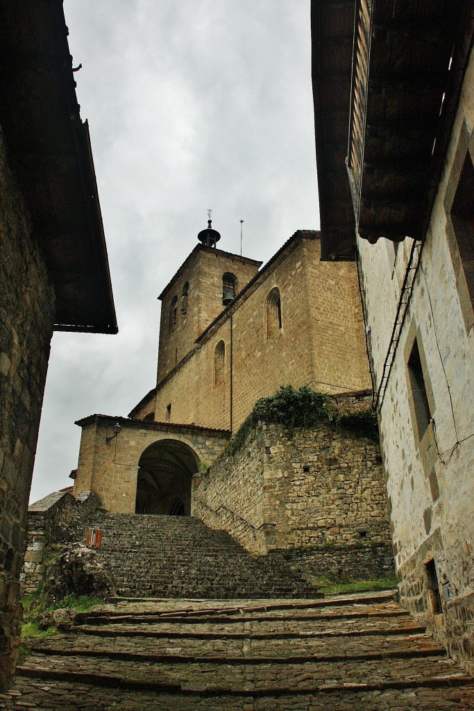 Foto: Iglesia de San Esteban - Roncal (Navarra), España