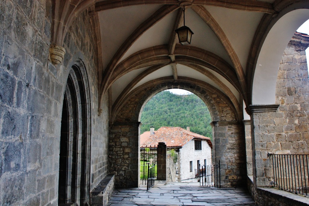 Foto: Iglesia de San Esteban - Roncal (Navarra), España